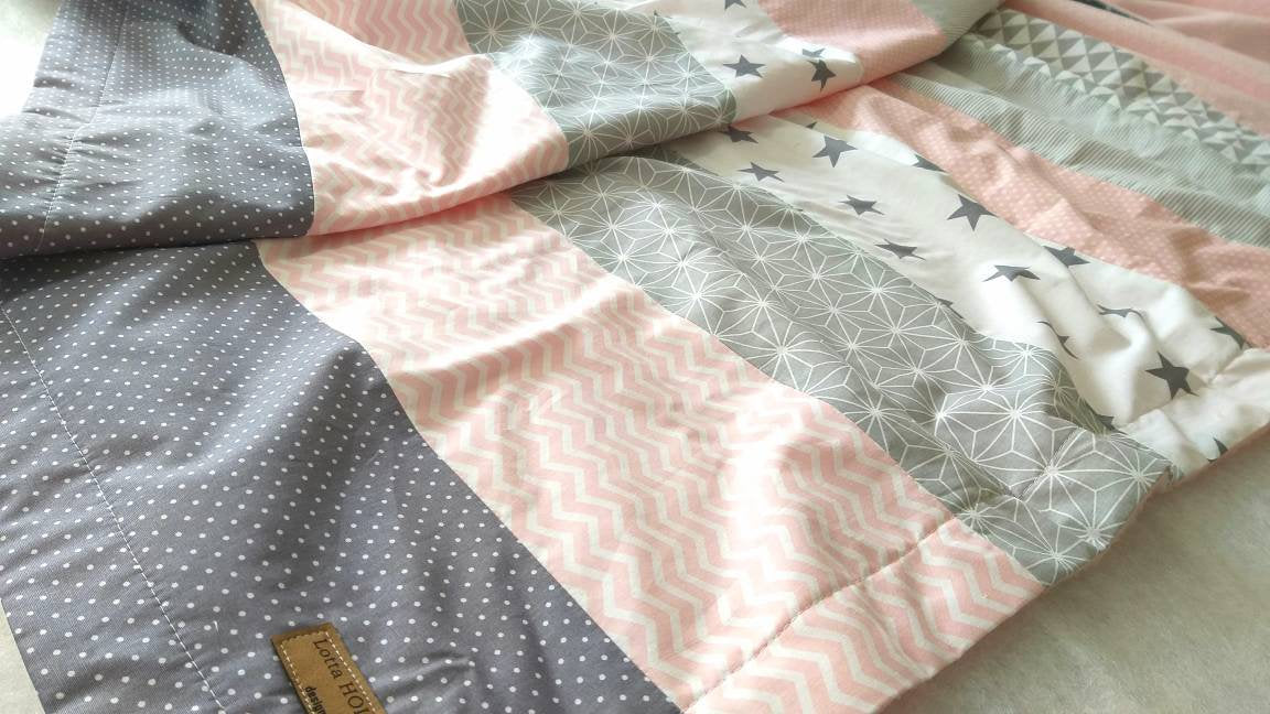 STRIPES - PATCHWORK - BABYDECKE - Tagesdecke - Kuscheldecke mit Namen - puderrosa/grau/weiss