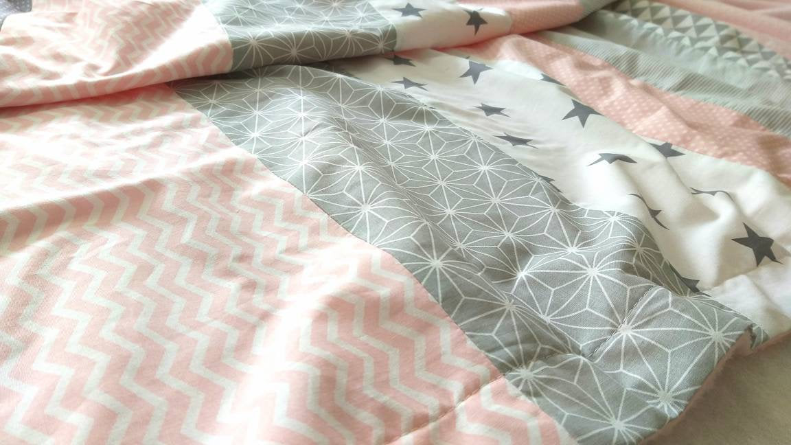 STRIPES - PATCHWORK - BABYDECKE - Tagesdecke - Kuscheldecke mit Namen - puderrosa/grau/weiss