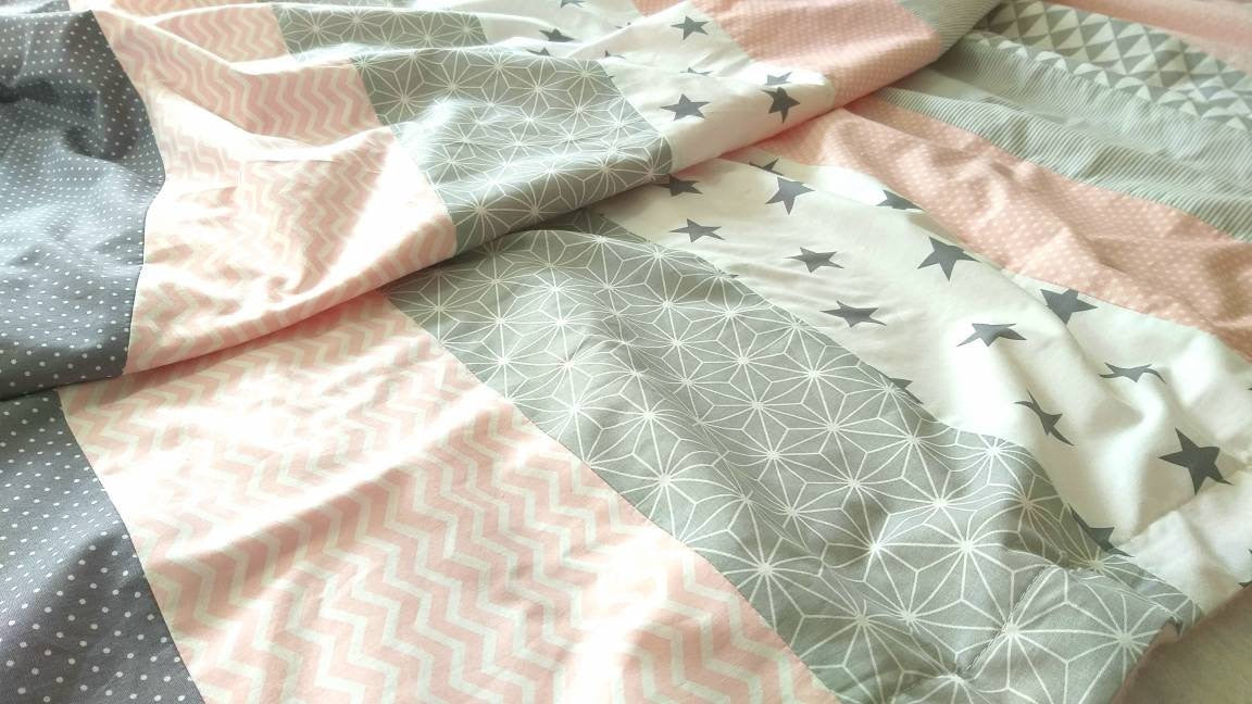 STRIPES - PATCHWORK - BABYDECKE - Tagesdecke - Kuscheldecke mit Namen - puderrosa/grau/weiss