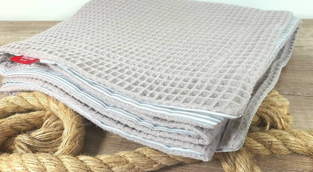 Babydecke Waffelpiqué / Kuscheldecke Waffelstoff / Personalisierbar mit Namen / Kinderwagendecke / Geschenk Geburt / Taupe