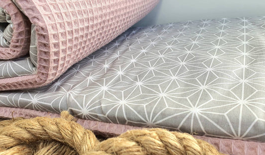 LATTICE UPHOLSTERY - PLAYPEN GRID PROTECTION - Waffle fabric waffle pellique * origami stars old pink taupe grey white