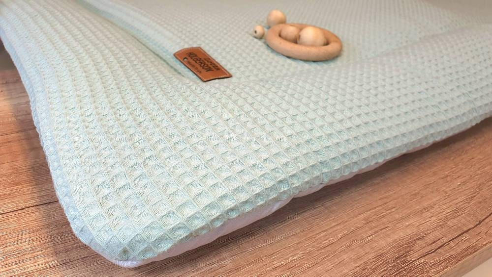 Waffelpique Krabbeldecke Laufstalleinlage Babydecke Spieldecke personalisierbar mit Namen DUSTY MINT