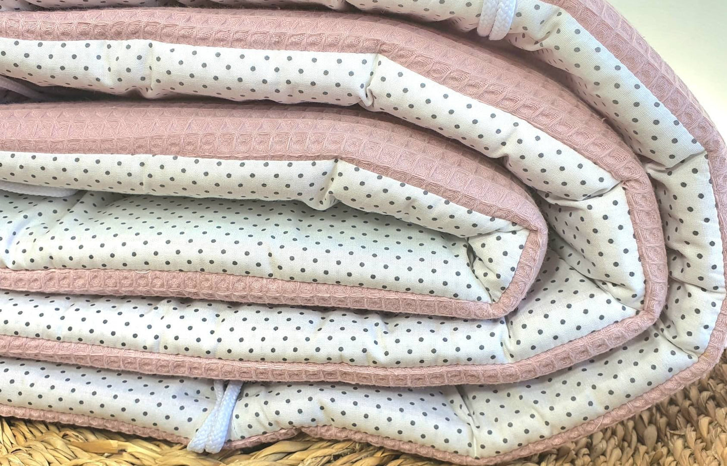 LATTICE CUSHIONS - PLAYPEN MESH PROTECTION - Waffle fabric Waffle pique old pink dots grey white