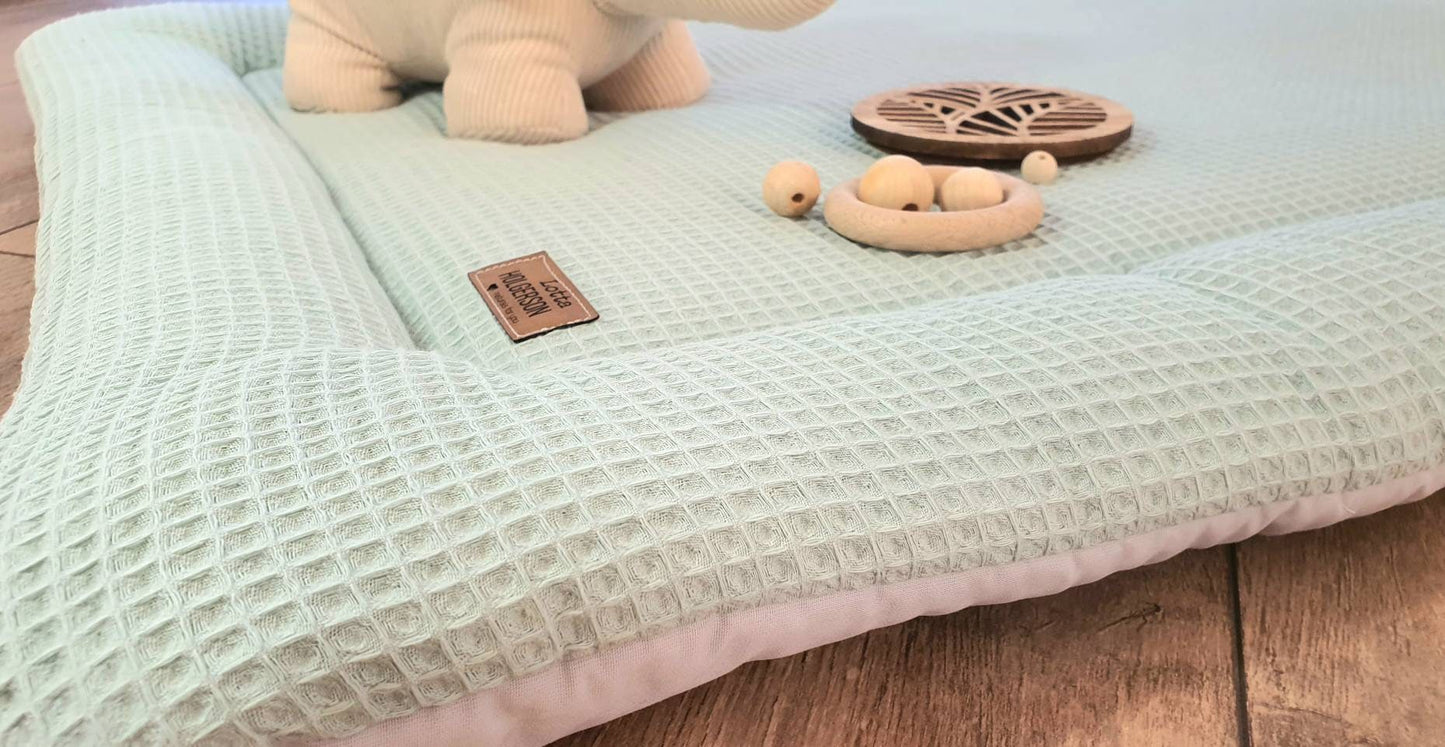 Waffelpique Krabbeldecke Laufstalleinlage Babydecke Spieldecke personalisierbar mit Namen DUSTY MINT