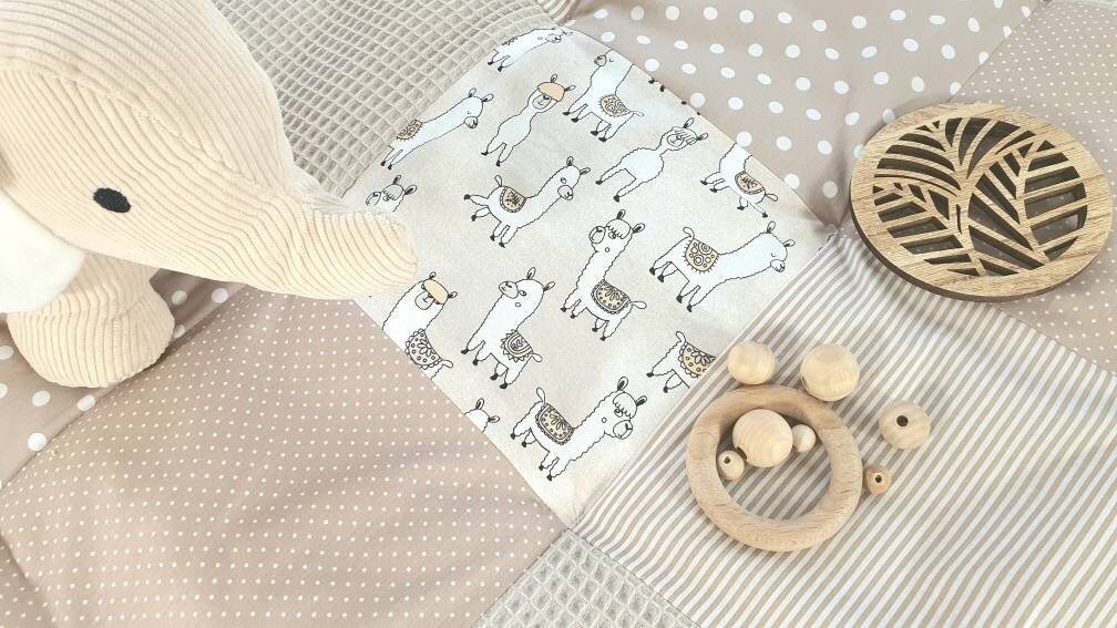 3-4cm dicke Krabbeldecke - Patchwork - Decke - Babydecke - Alpaka / beige sand / weiß - personalisierbar mit Namen