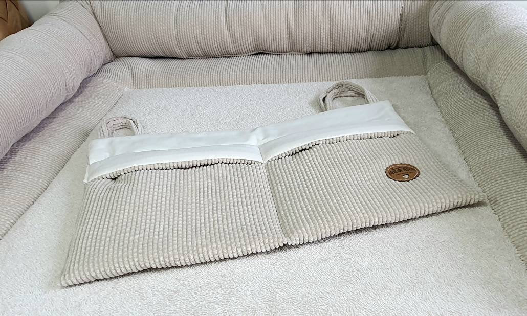 Waffelpique - praktische Betttasche - WANDUTENSILO - Organizer für Wickeltisch, Babybett - Cord Creme Beige