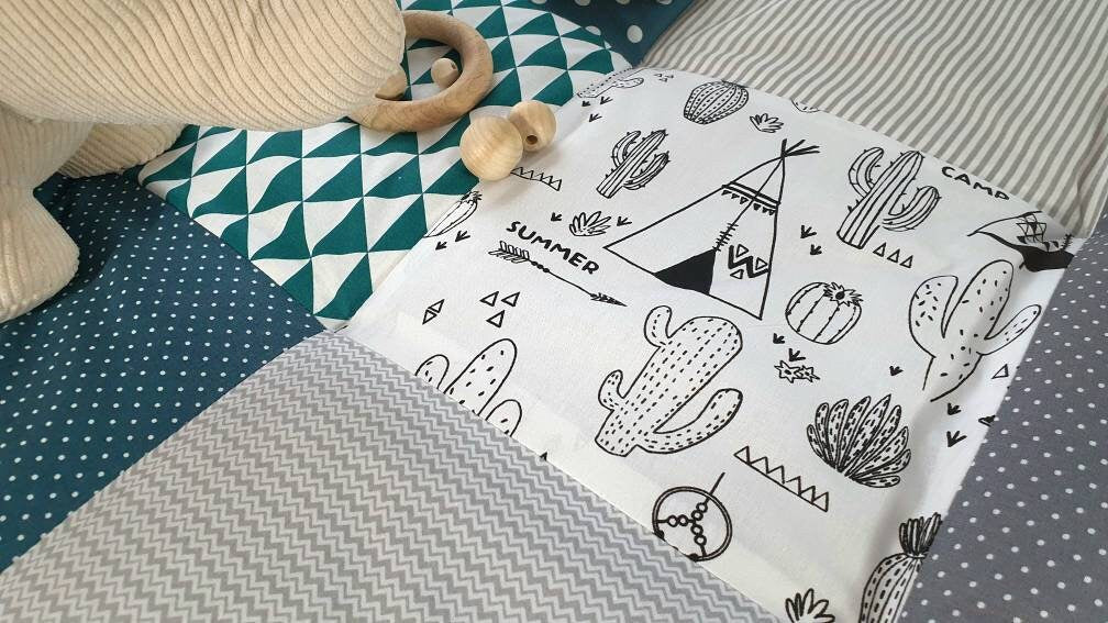 3-4cm dicke Krabbeldecke - Patchwork - Decke - Babydecke - TIPI Kaktus petrol / hellgrau / weiß - personalisierbar mit Namen