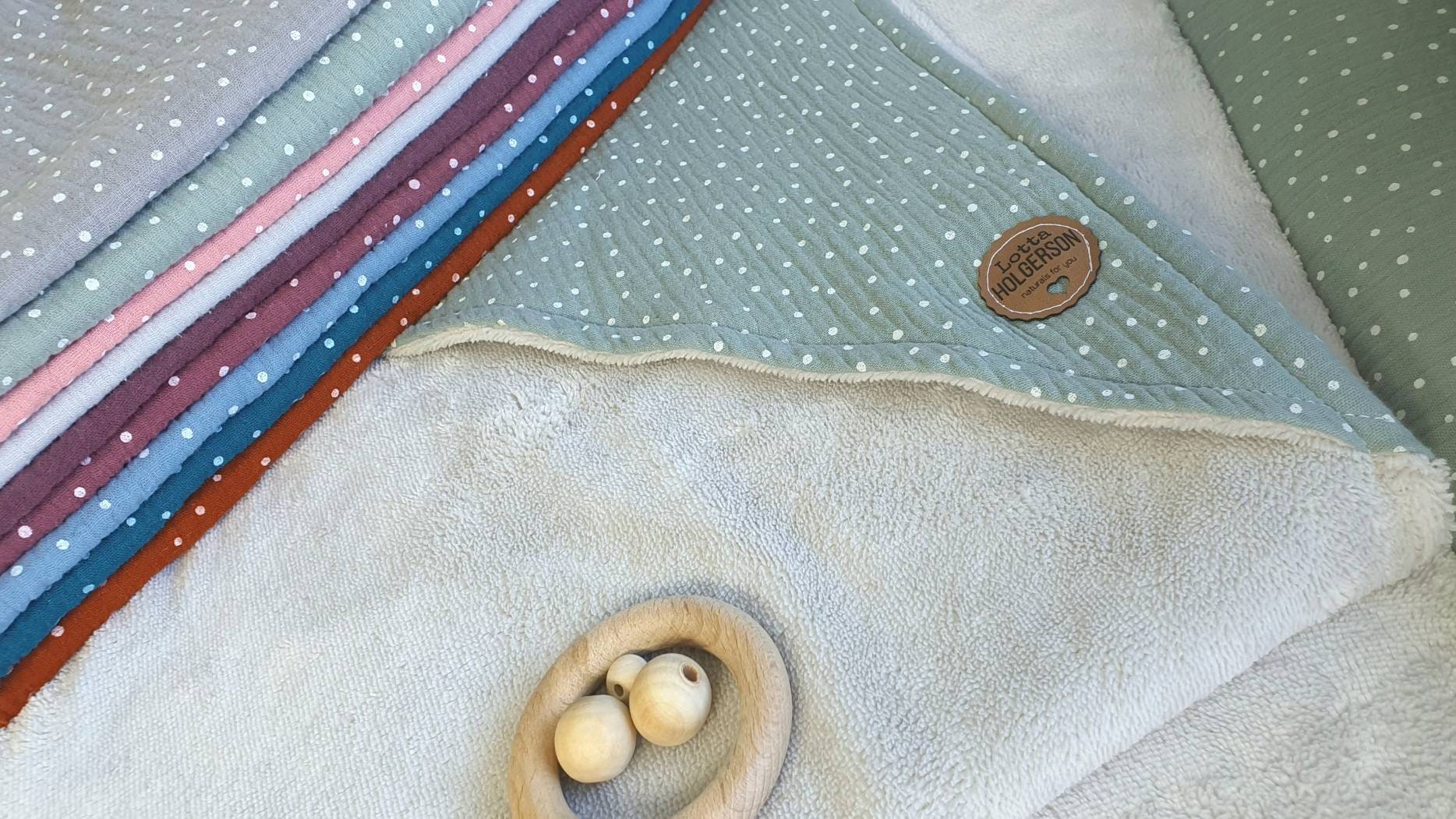 KAPUZENHANDTUCH - BADEPONCHO - Baby - Handtuch - mit Namen - MUSSELIN Tupfen dustymint und flauschiger Bamboo Frottee beige