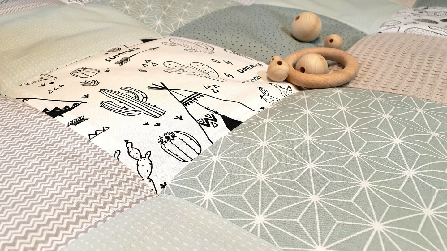 Krabbeldecke - Waffelstoff Patchwork - Decke - Babydecke - Mint/Grau/Weiß - 3-4cm dick - mit Namensstickerei - TIPI SALBEI grün / hellgrau