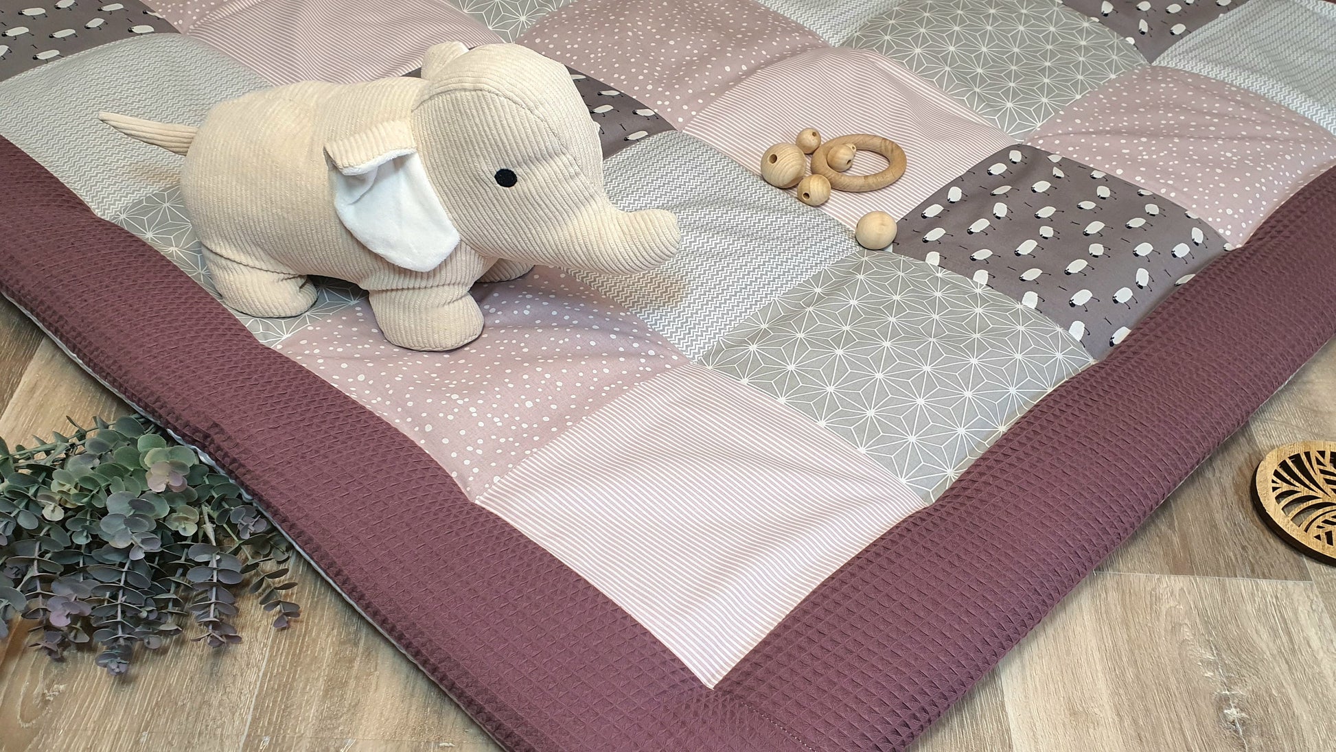 3-4cm dicke Krabbeldecke - Patchwork - Waffelpique Decke - Babydecke - mit Namen personalisierbar - Mauve Hellgrau SCHAFE